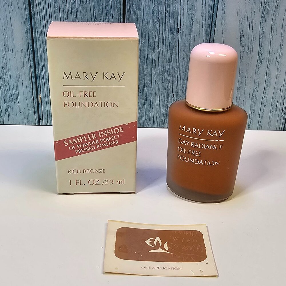 Mary Kay Day Radiance Oil-Free Foundation Rich‎ Bronze #5795 - NIB  Old Stock